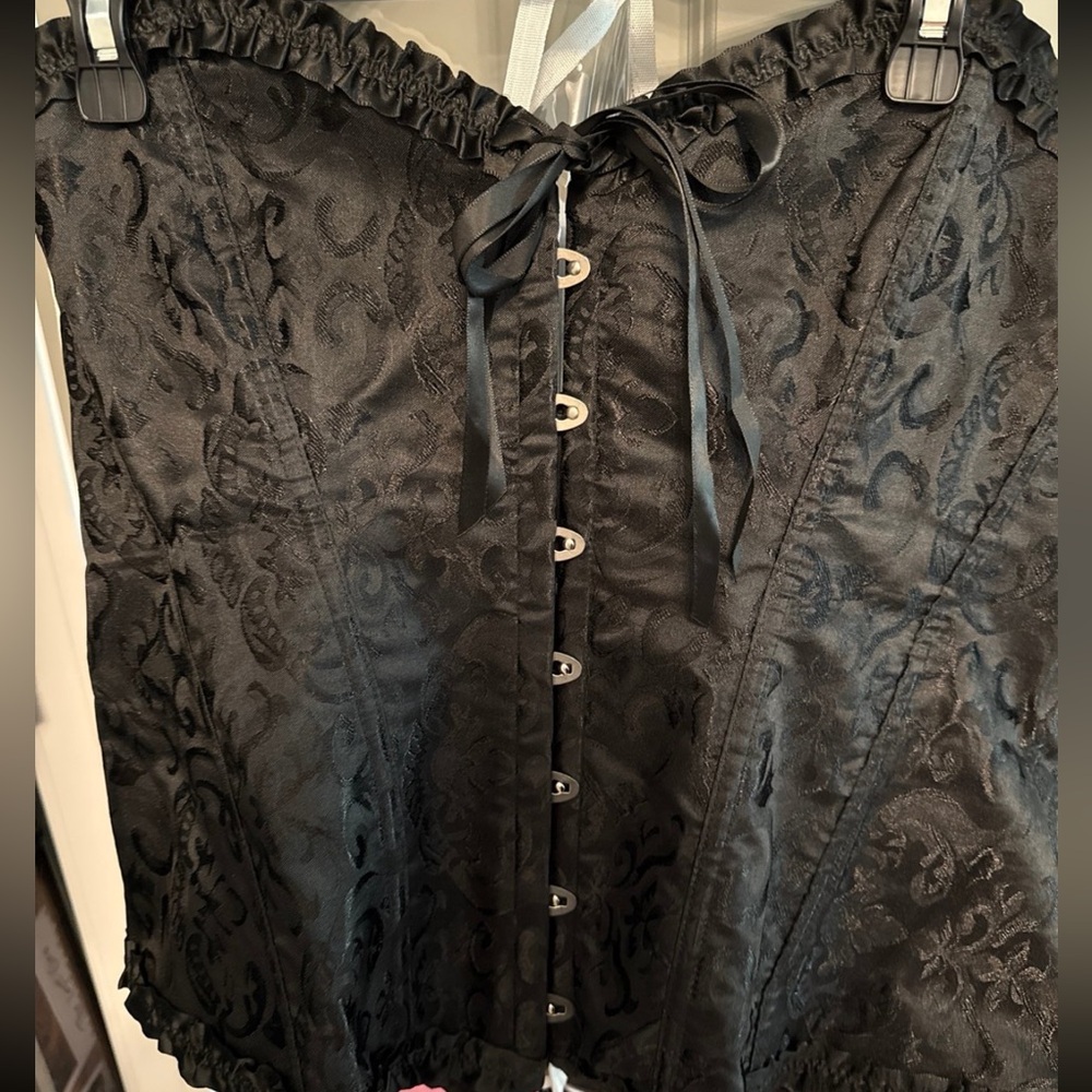 Corset - Picture 2 of 5